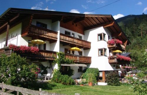 Achenkirch House | Idyllic Das Landhaus am See: Family-Friendly Retreat Awaits