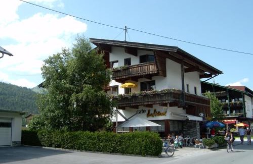 Achenkirch House | Idyllic Das Landhaus am See: Family-Friendly Retreat Awaits