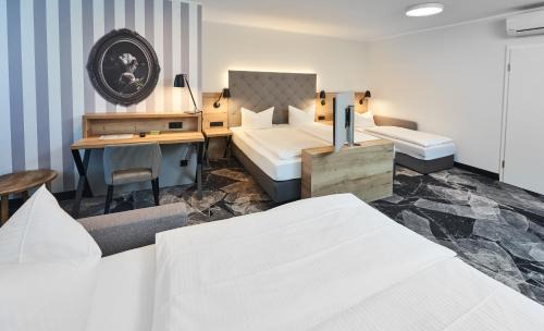 Tratzhof Hotel | Relax at Das Landhotel am Trätzhof Fulda with Hot Tub Access