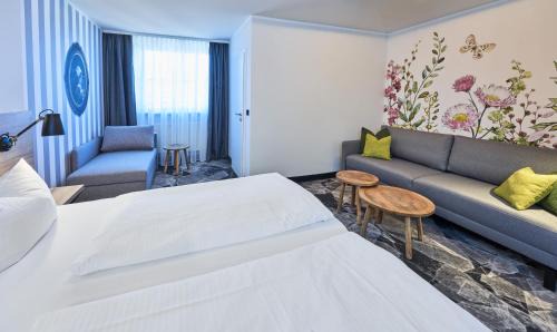 Tratzhof Hotel | Relax at Das Landhotel am Trätzhof Fulda with Hot Tub Access