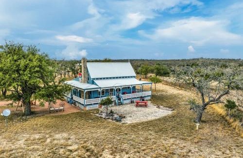 Fredericksburg House | Tranquil Das Liebe Haus: 9.8 Rated, Child-Friendly Escape
