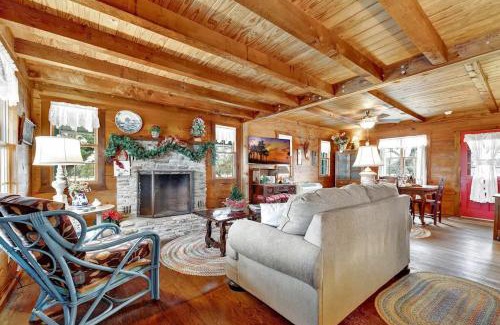 Fredericksburg House | Tranquil Das Liebe Haus: 9.8 Rated, Child-Friendly Escape