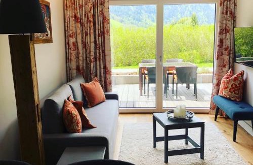 Dalaas Apartment | Oceanfront DAS Max: Family-Friendly with 9.2/10 Rating