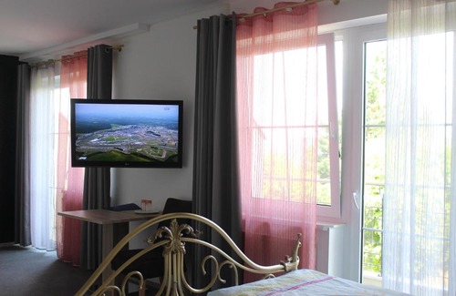 Morbisch am See Hotel | Oceanfront Escape at Das Mittelpunkt - Guest Rated 9/10