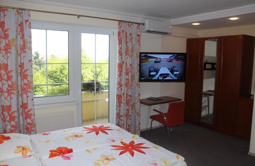 Morbisch am See Hotel | Oceanfront Escape at Das Mittelpunkt - Guest Rated 9/10
