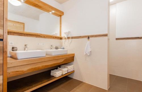 Lofer Apartment | Experience Family-Friendly Comfort at Das Rendlgut Top 4