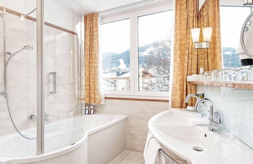 Bad Kleinkirchheim House | Relax at DAS Ronacher Therme & Spa Resort - Double Room Stay