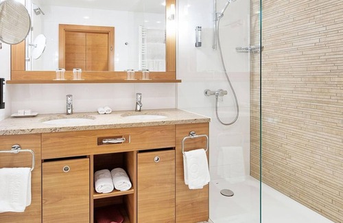 Bad Kleinkirchheim House | Relax at DAS Ronacher Therme & Spa Resort - Double Room Stay