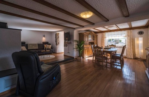 Meckel House | Comfortable Das Schmitz Haus with Spa and Family Amenities