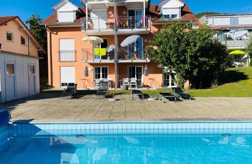 Ludwigshafen Apartment | Inviting Das Schneckenhaus: Poolside Retreat with Sea Views