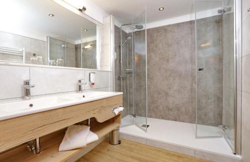 Riddagshausen Hotel | Pet-Friendly Seela Braunschweig: Family Oasis with Hot Tub