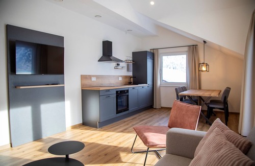 Steinach Apartment | Experience Das Steinach: Mountain View & Family-Friendly Stays