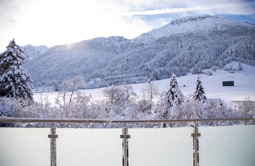 Steinach Apartment | Experience Das Steinach: Mountain View & Family-Friendly Stays