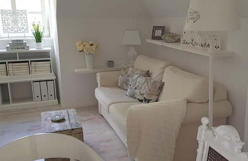 Nuttlar Apartment | Discover Das Torhaus at Schloss Schellenstein - Family-Friendly