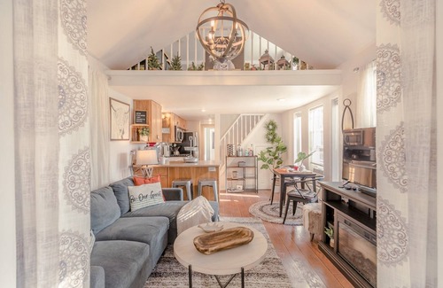 Leavenworth Cabin | Relaxing Tree Haus: 1-Bedroom Retreat with Great Amenities