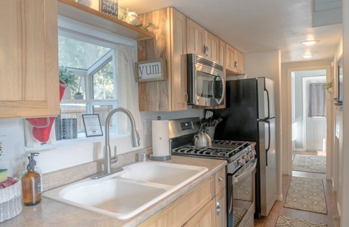 Leavenworth Cabin | Relaxing Tree Haus: 1-Bedroom Retreat with Great Amenities