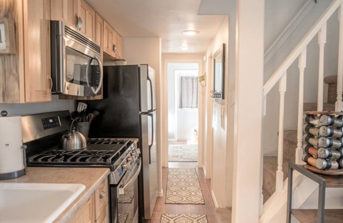 Leavenworth Cabin | Relaxing Tree Haus: 1-Bedroom Retreat with Great Amenities