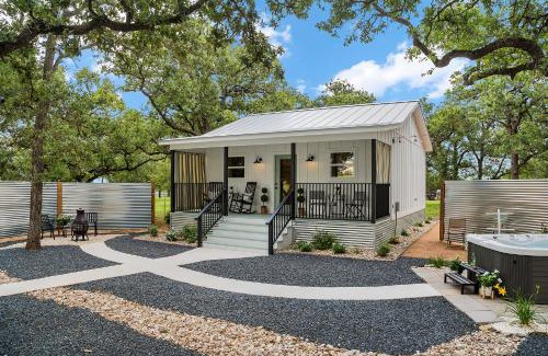 Fredericksburg House | Delightful Das Woerner Haus with Hot Tub - Rated 10/10