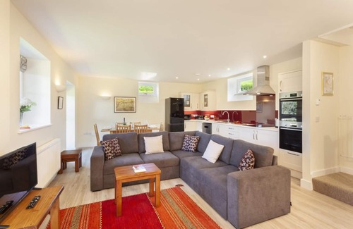 Lynton Cottage | Experience Dashel Cottage: Guest Rated 9.8, Pet-Friendly Stay