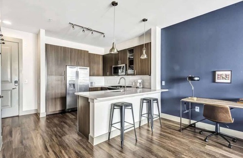 Richardson Apartment | Elegant 1BR Suite with Pool, Gym & Top Rated by Guests