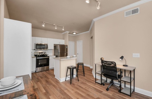 Willow Meadows/Willowbend Area Apartment | Elegant King Suite for Extended Stays in Galleria Area