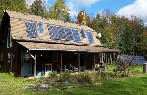 Clarington Cottage | Discover DASHTA Retreat: Rustic Country Guesthouse Awaits
