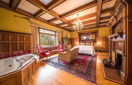 Fairfield Bed & Breakfast | Discover Dashwood Manor Seaside Bed & Breakfast Bliss