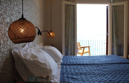 Dassia Hotel | Inviting Dassia Beach: Family-Friendly with Great Amenities