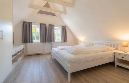 Tumlauer Koog House | Dat-Luette-Huus: Family-Friendly Retreat with Kitchen Access