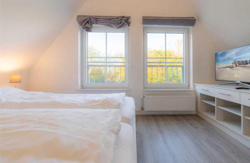 Tumlauer Koog House | Dat-Luette-Huus: Family-Friendly Retreat with Kitchen Access