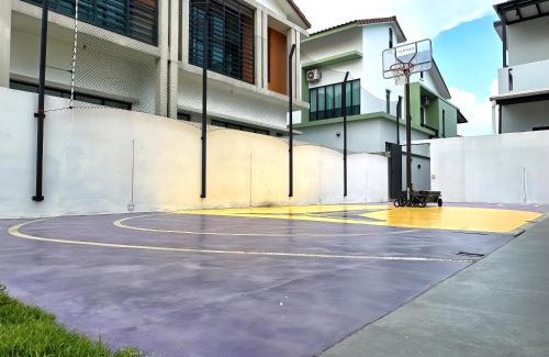 Tebrau Apartment | Dato Onn Landed Home 4BR 7pax w Pooltable by Our Stay