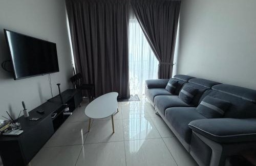 Taman Keramat House | Relaxing Stay at Datum Jelatek MHQ with Sky Ring Bridge