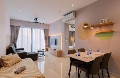 Taman Keramat Apartment | Tranquil Datum Jelatek with Infinity Pool & LRT Access