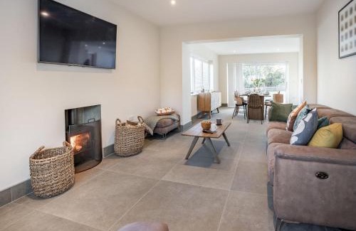 New Quay House | Family-Friendly Dau Ddeg with Hot Tub & Perfect Rating