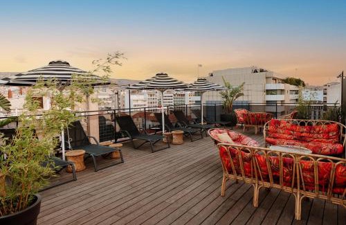 Omonia Hotel | Discover Dave Red Athens: Pet-Friendly with Hot Tub Bliss