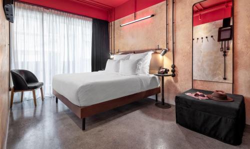 Omonia Hotel | Discover Dave Red Athens: Pet-Friendly with Hot Tub Bliss
