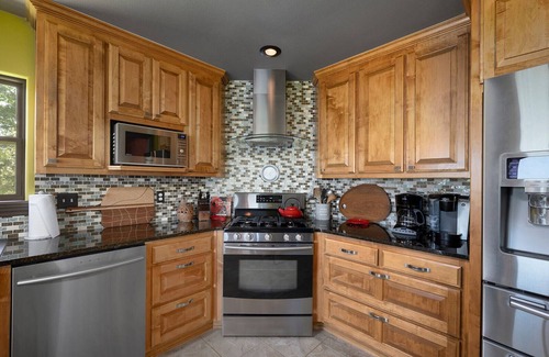 Eagle Rock House | Relax at Daves Eureka: Breathtaking Lake Views Await