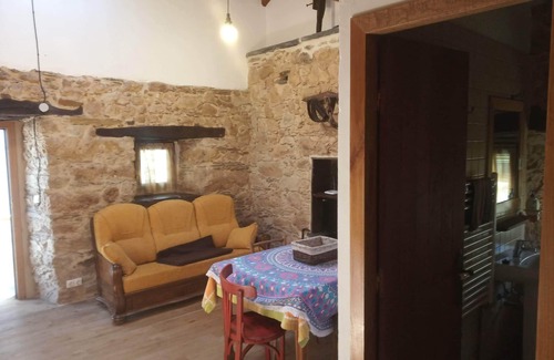 Rubia Apartment | David House: Pet-Friendly Retreat with Lake Views and Spa