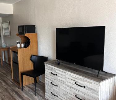 Myrtle Beach Hotel | Discover David's Landing: Family-Friendly with Pool & Hot Tub