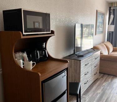 Myrtle Beach Hotel | Discover David's Landing: Family-Friendly with Pool & Hot Tub