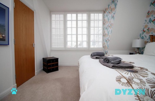 Castle Quarter Apartment | Family-Friendly David's Morgan View in Cardiff City Center