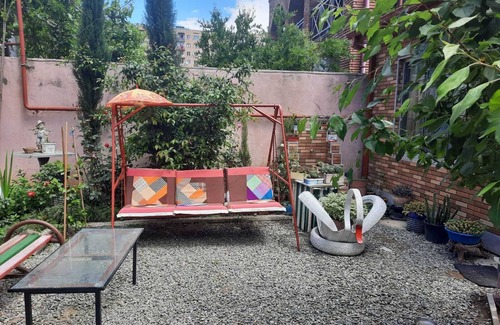 Tbilisi House | Welcoming David's Villa Tbilisi: Pet-Friendly Getaway