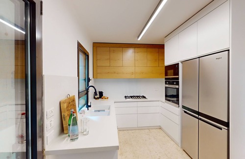 Mamilla Apartment | David Village: Garden Retreat with Scenic Views