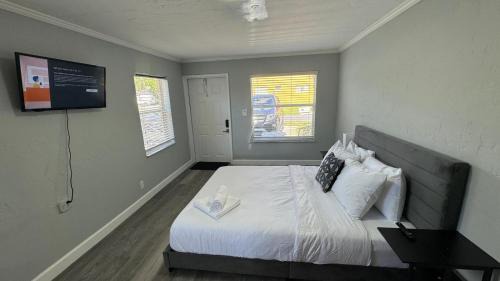 Croissant Park House | Pet-Friendly Retreat at Davie Spring for the Whole Family