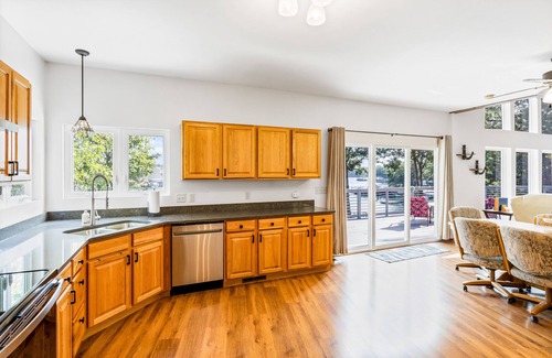 Sunrise Beach House | Perfect Getaway at Davies Hollow Cove | Lakehouse Retreat