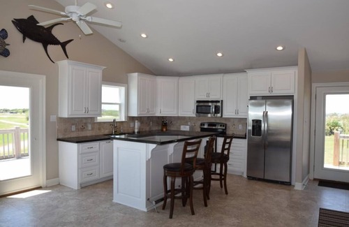 Galveston House | Inviting Davis Beach House with Oceanfront Views in Port Bolivar