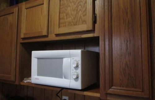 Chuckey House | Cozy Davy Crockett Bed & Breakfast with Child-Friendly Amenities