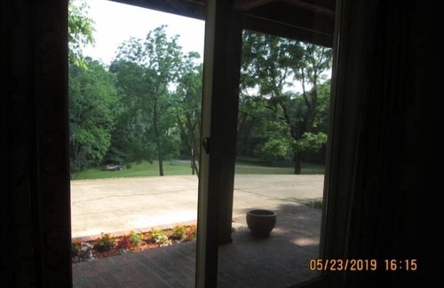 Chuckey House | Cozy Davy Crockett Bed & Breakfast with Child-Friendly Amenities