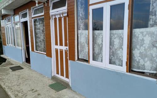 Lebong and Mineral Spring Tea Garden House | Discover Dawaipani View Point: Family-Friendly Retreat