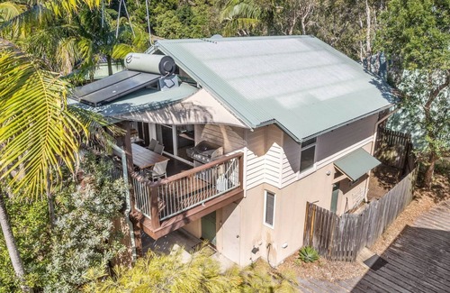 Point Lookout House | Pet-Friendly Dawn by Discover Stradbroke with Ocean Views